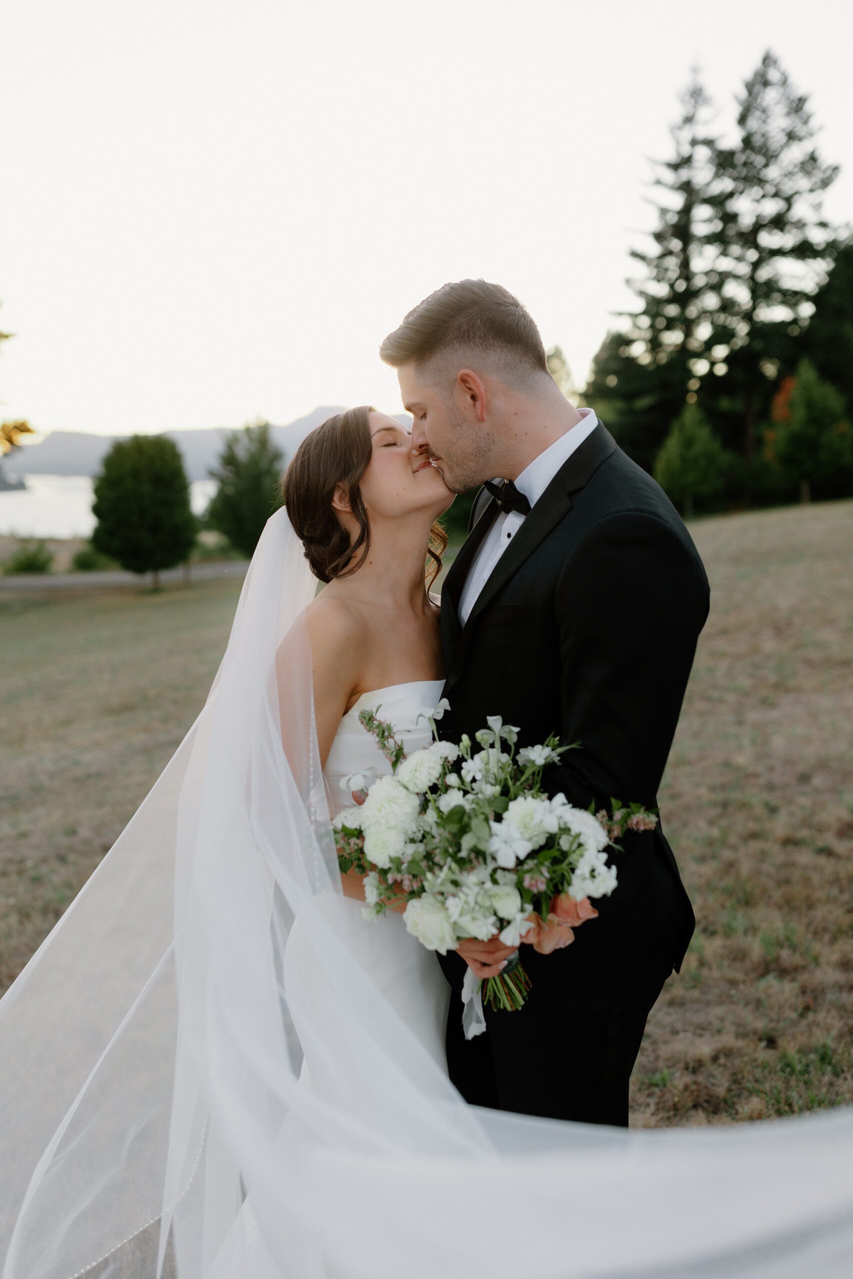 wind mountain ranch wedding seattle wedding photographer kayla esparza