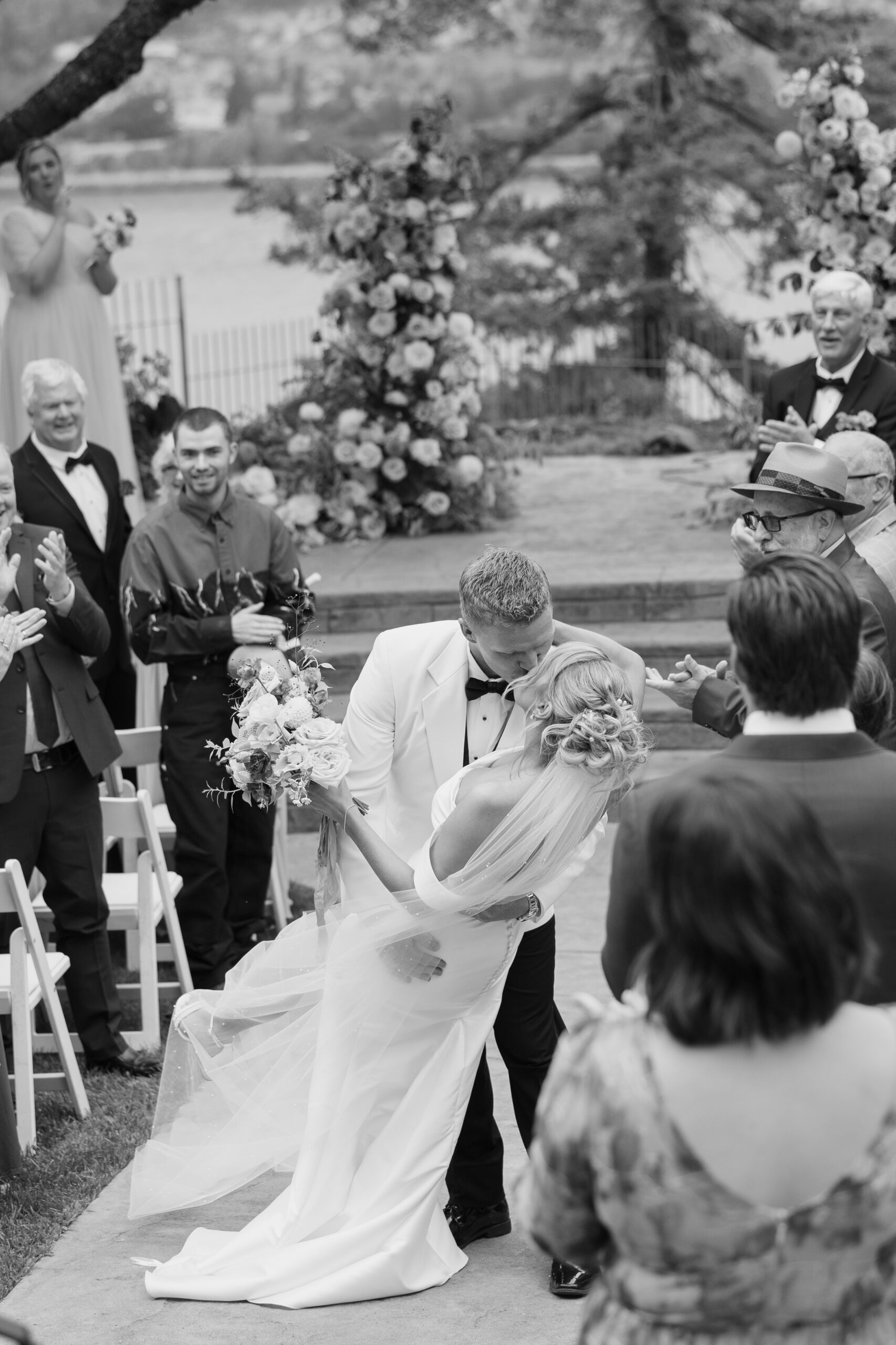 Columbia River Gorge Hotel Wedding | Kayla Esparza Photography